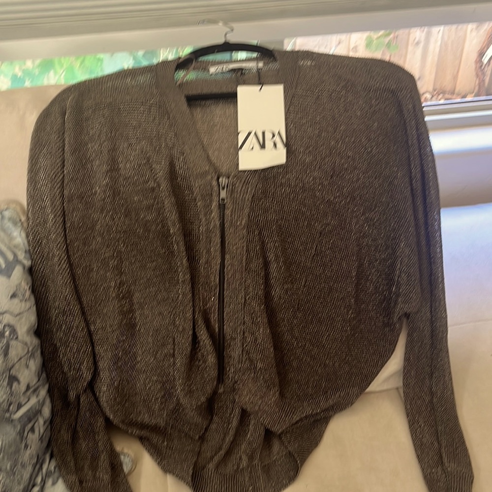 Zara -  zipper front short top, long sleeves size Med